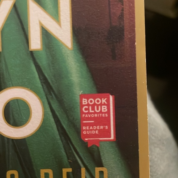 The seven husbands of Evelyn Hugo. Author: Taylor Jenkins Reid - Picture 6 of 6